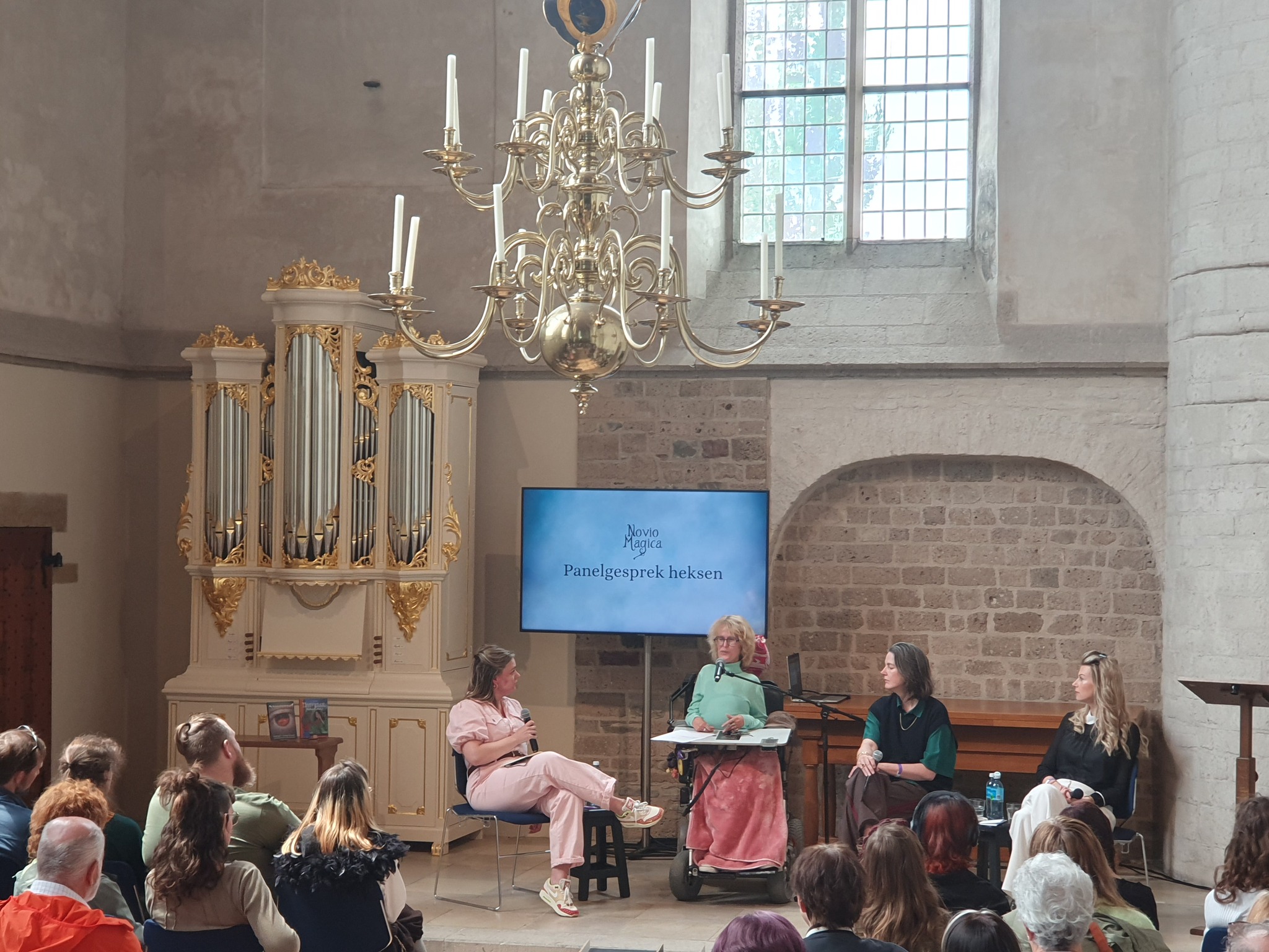 heksen in de kerk
